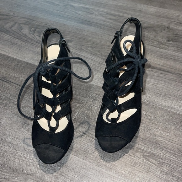 Black Heels - Picture 2 of 5